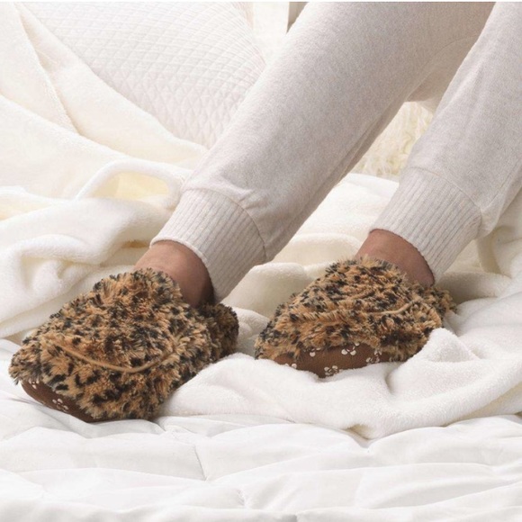 Warmies Microwaveable Slippers Cheetah Leopard Size 6-10 Women's Lavender Scent - Picture 1 of 4